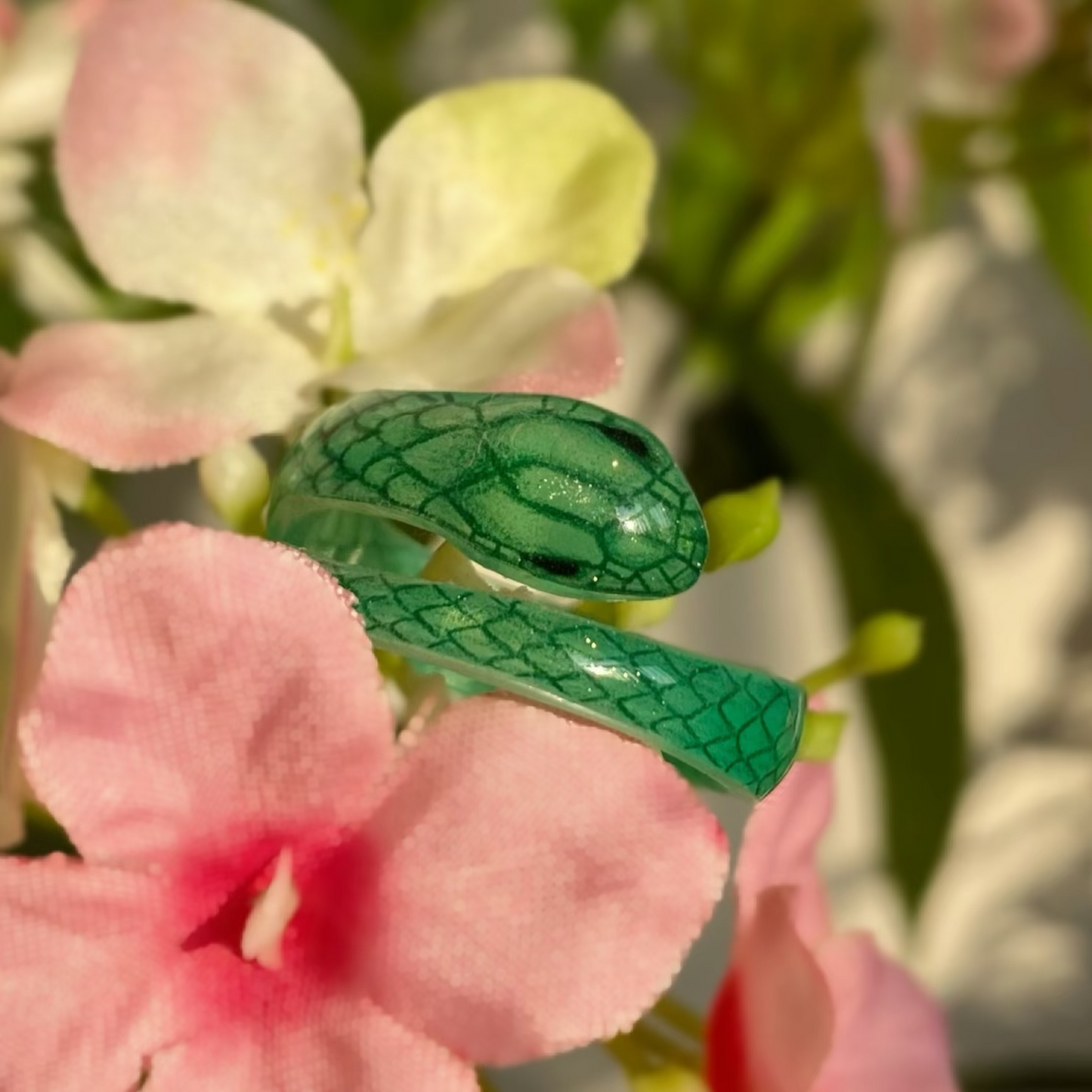 π Shimmering Snake Ring