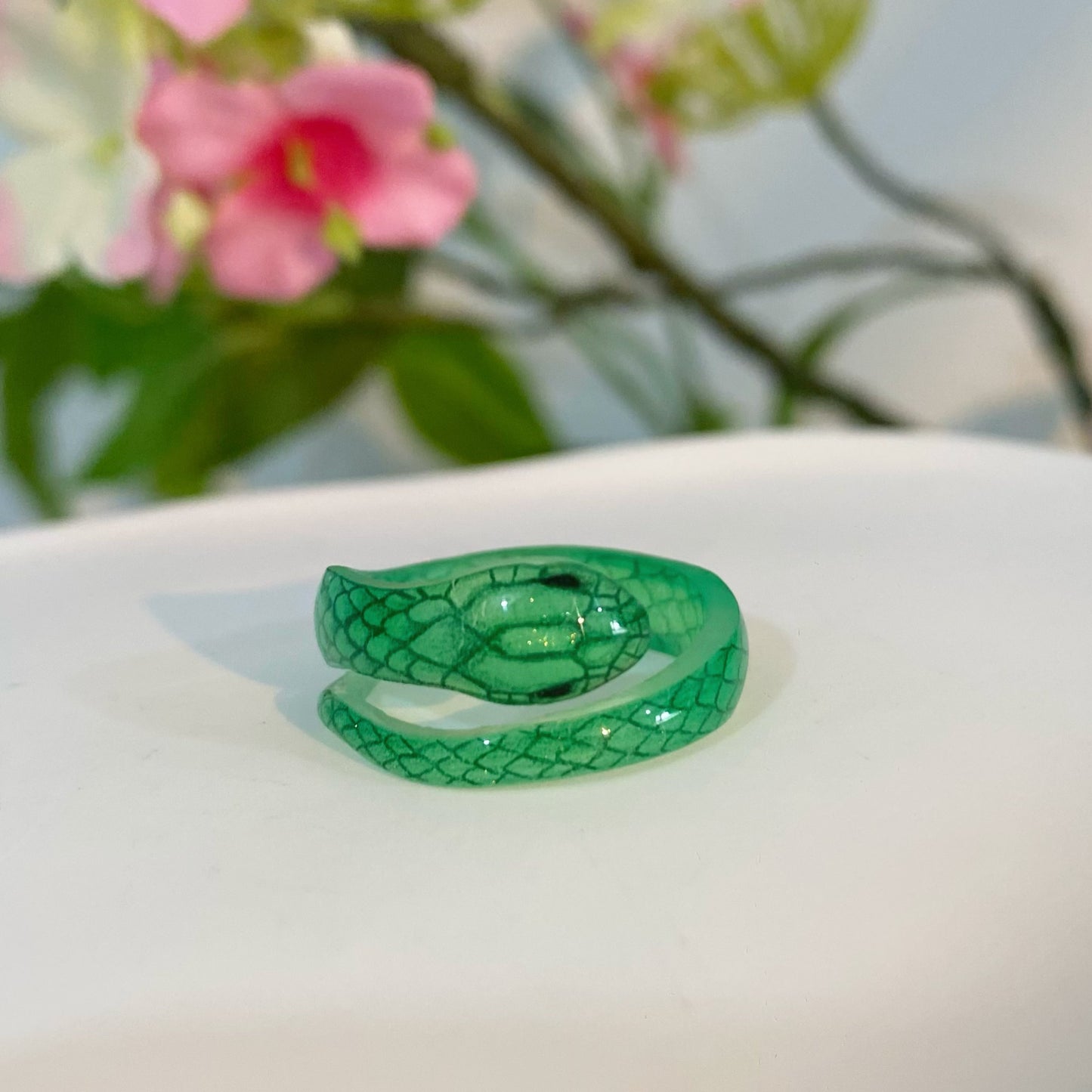 π Shimmering Snake Ring