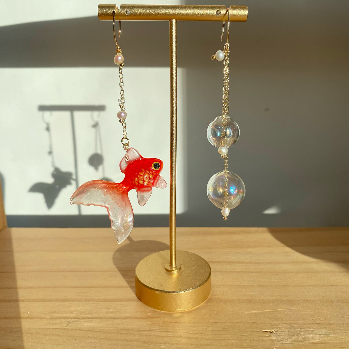Bubble of dreams | Asymmetric Goldfish Earrings