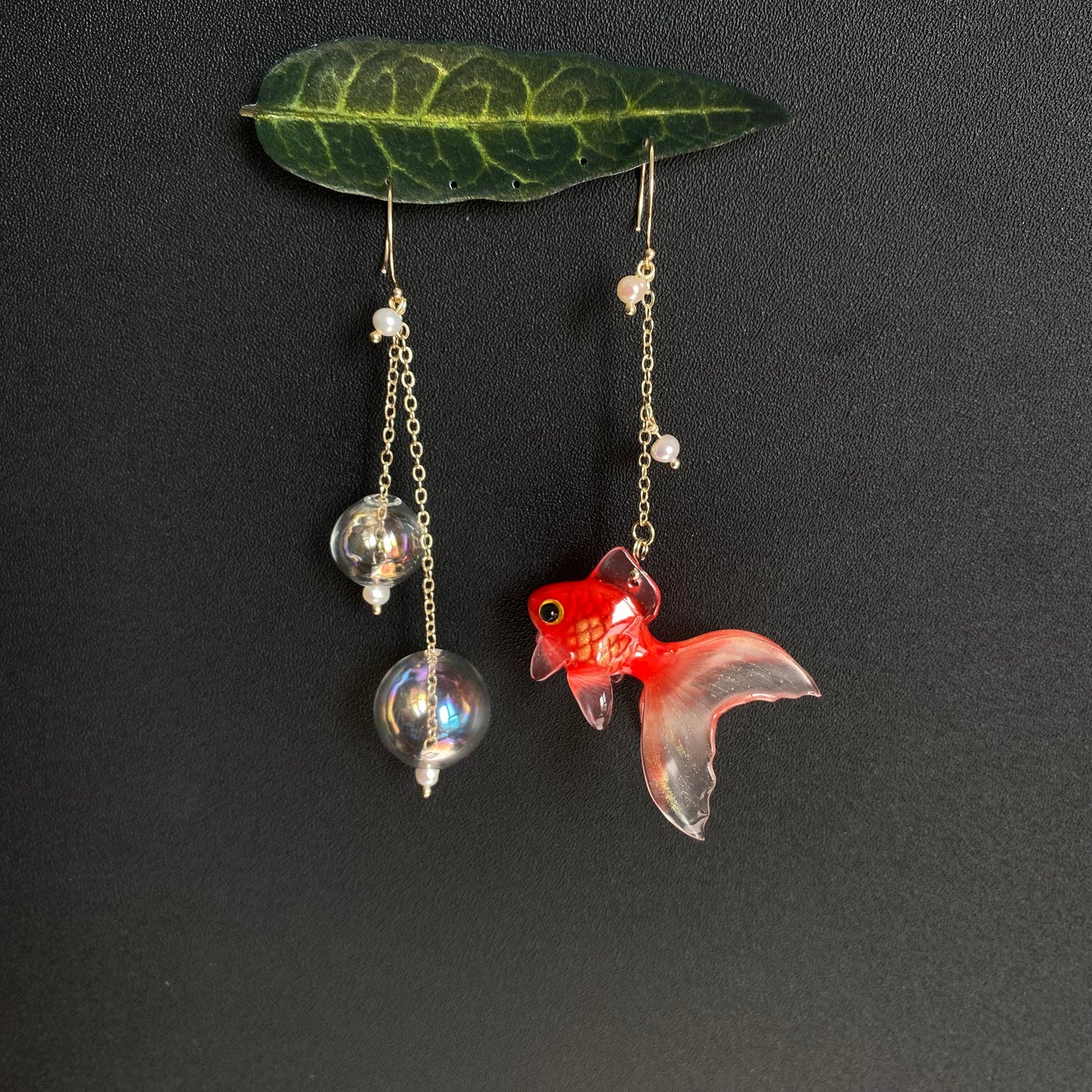 Bubble of dreams | Asymmetric Goldfish Earrings